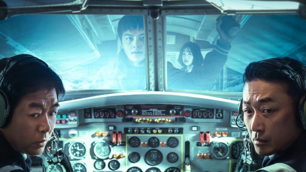 Hijack (2024) – นรกเหนือน่านฟ้า “ผู้โดยสารหนึ่งเดียว กับจุดหมายปลายทาง ที่ไม่มีใครกล้าไป”